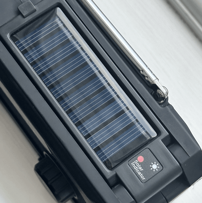 Vevradio med solcell, mobilladdare och powerbank